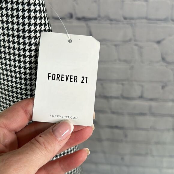🤍 Forever 21 Houndstooth Mini Skirt Size Small NWT - Picture 2 of 4